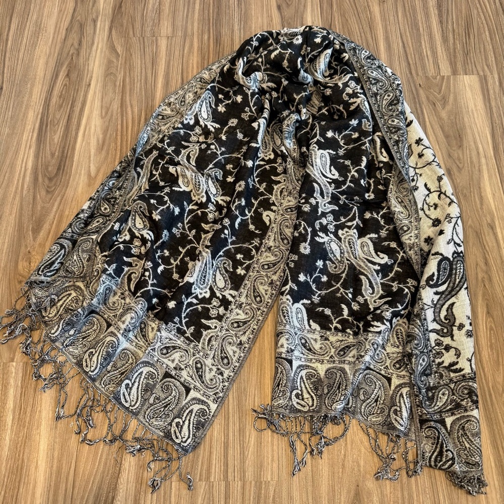 Pashmina Black and Cream Paisley Scarf